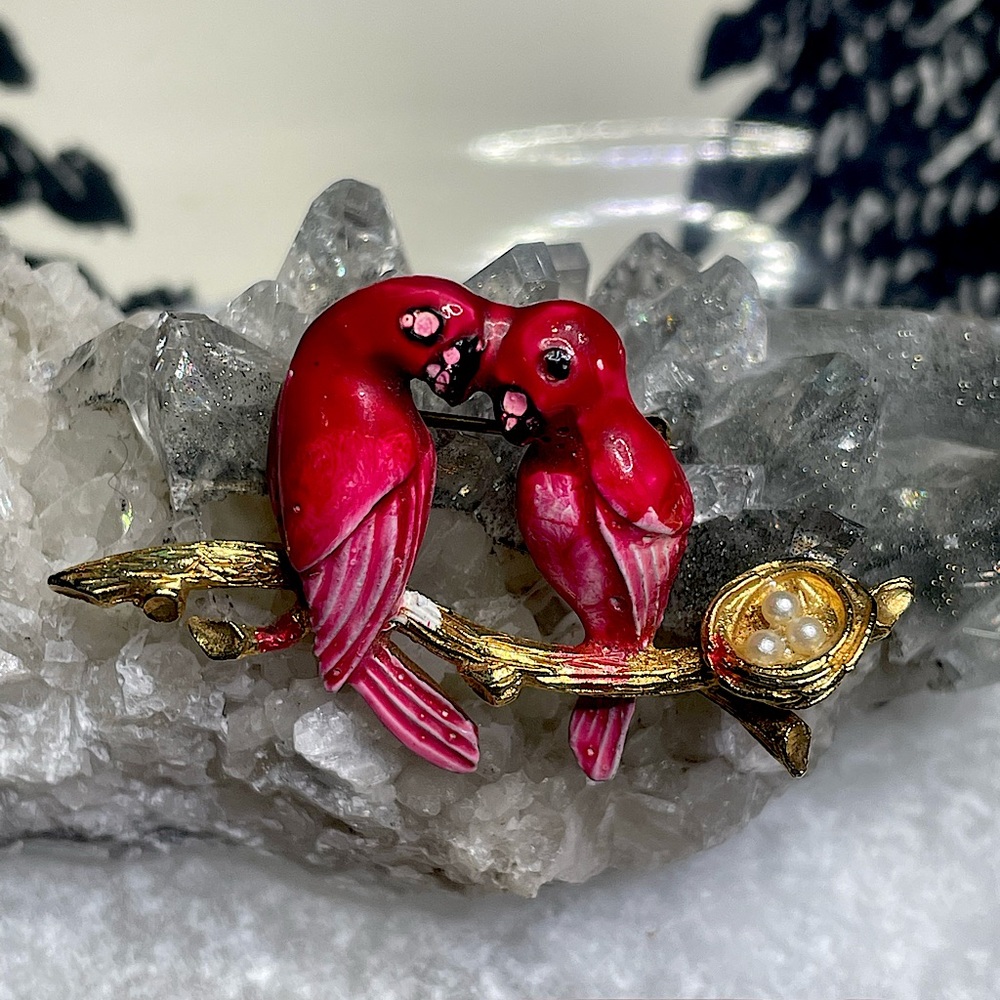 🖤 Vintage 🖤 Ruby Lovebirds and Their Little Nest Gold Brooch Pin Pearl Eggs 🪺
